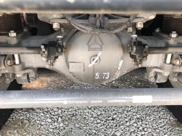 Cầu đúc nguyên khối xe ben howo 4 chân