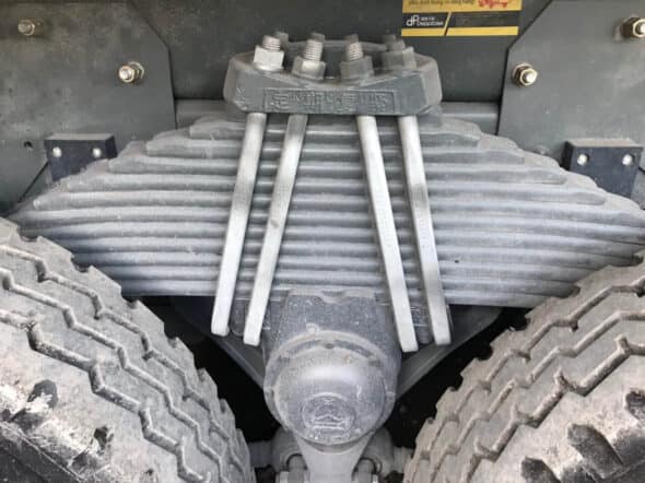 Nhíp 12 lá xe ben howo 4 chân