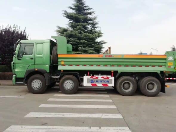 xe ben howo 4 chân thung đúc nhập khẩu