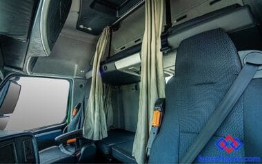 GIÁ XE HOWO A7 4 CHÂN TẢI THÙNG 12/2022 4 Nội thất cabin xe Howo A7