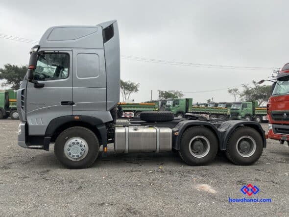 Xe đầu kéo Howo Sitrak T7H 440 2023