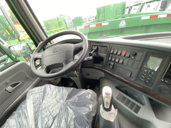 howo 4 chan thung duc 13