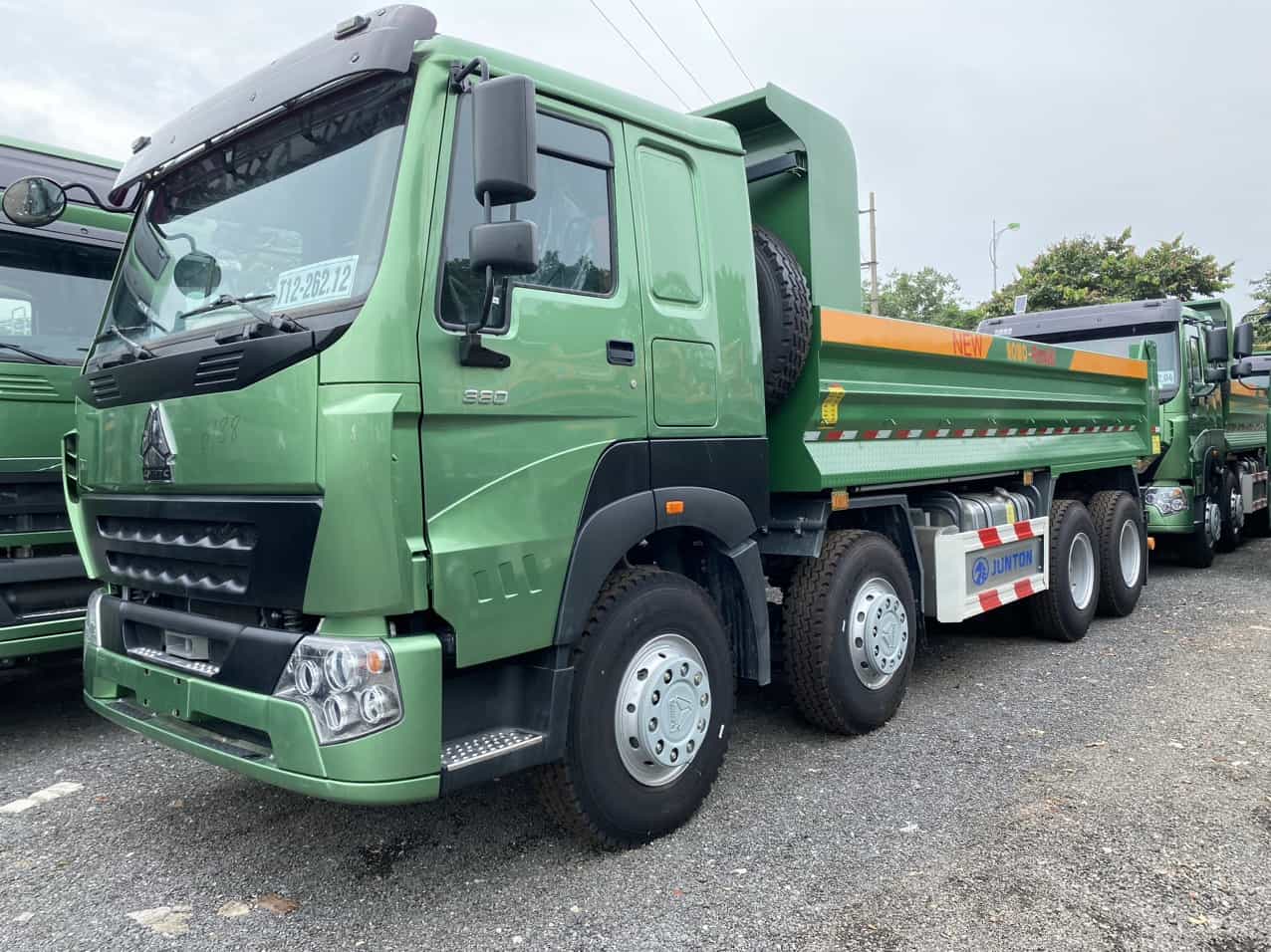 XE HOWO 4 CHÂN THÙNG ĐÚC 9/2023