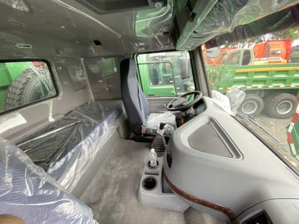 howo 4 chan thung duc 6