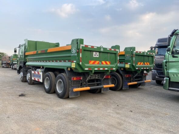 XE HOWO 4 CHÂN THÙNG ĐÚC TẢI CAO 3 xe howo 4 chân nhập khẩu