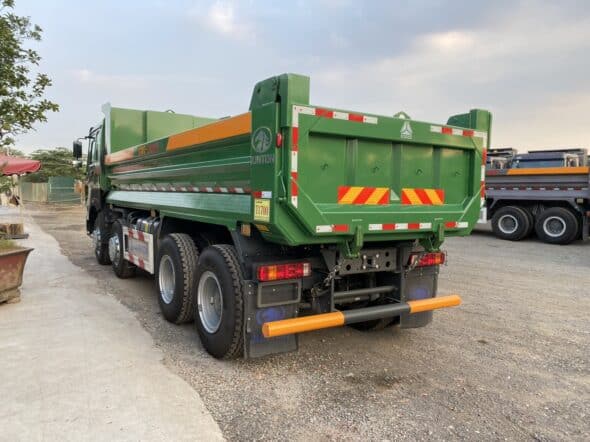 XE HOWO 4 CHÂN THÙNG ĐÚC TẢI CAO 2 Xe Howo 4 chân thùng nguyên bản