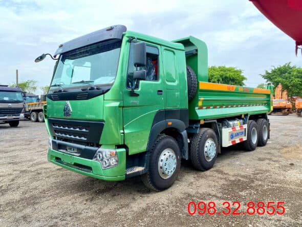 GIÁ XE HOWO 4 CHÂN THÙNG ĐÚC BẢN MỚI NHẤT 2 xe howo 4 chân