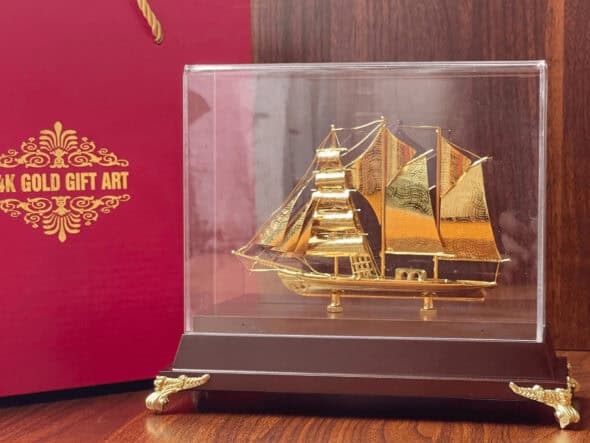 Mô Hình Thuyền Buồm Dát Vàng 24K - Thuận Buồm Xuôi Gió 11 mô hình thuyền buồm dát vàng 24k có hộp